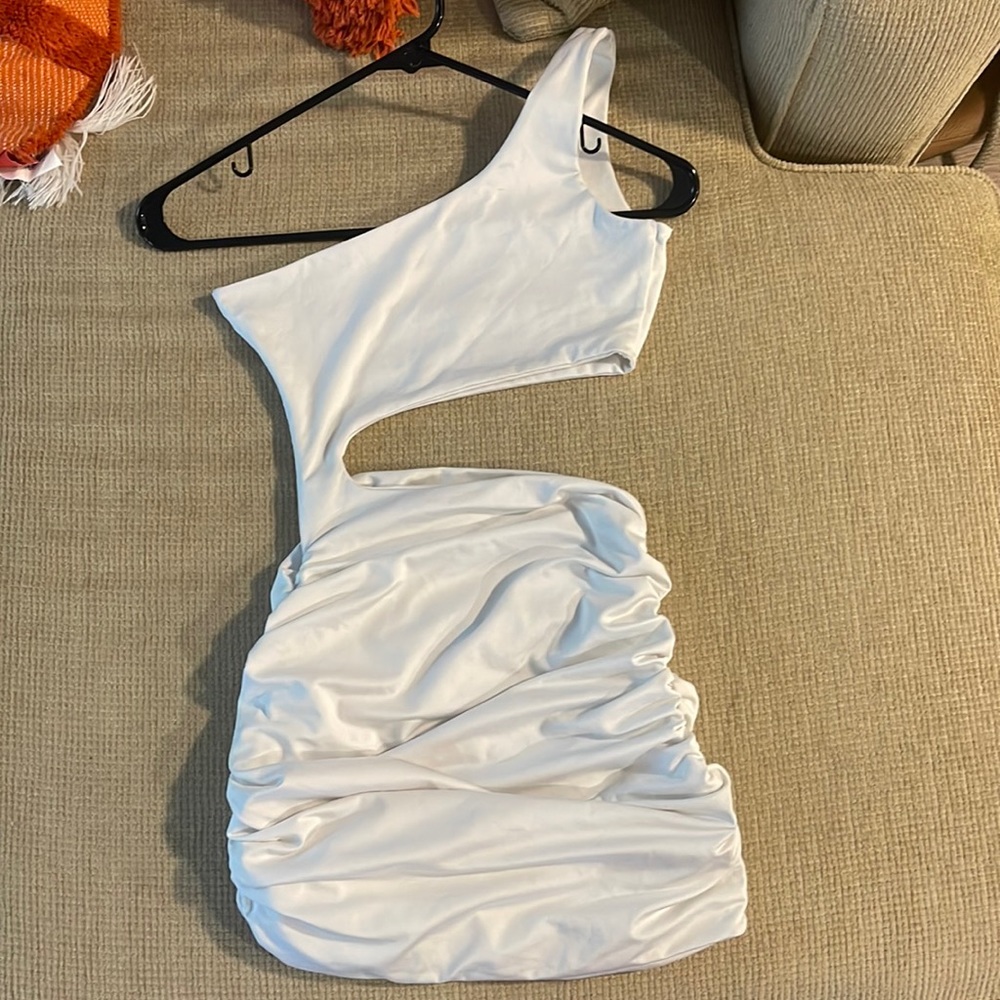 White Bodycon Off-the-Shoulder Dress